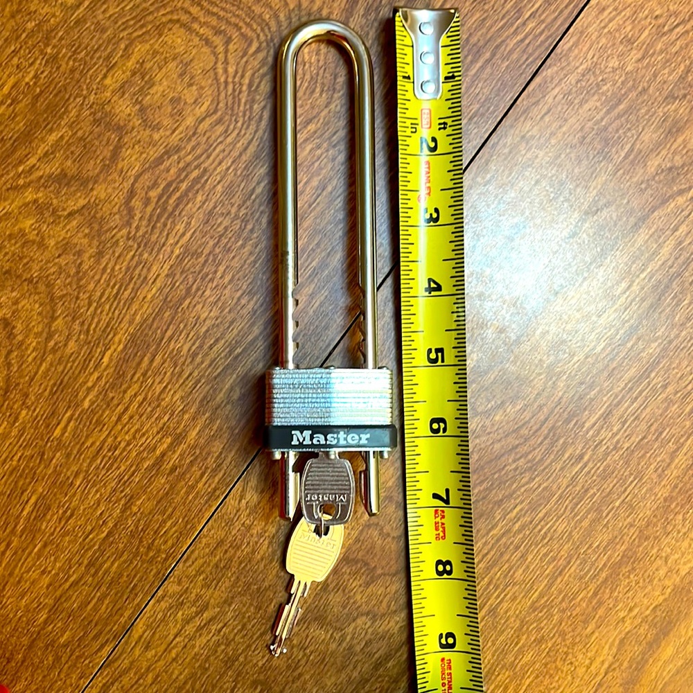 Large Master lock padlock with 2 keys